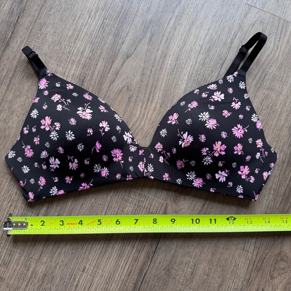 Victoria's Secret Pink Wear Everywhere Push Up Wire-Free Black Floral Bra 36B - Picture 2 of 6